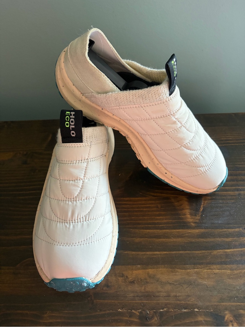 Holo Eco Credimus Off White Slip-On Quilted Sneakers Size 7.5